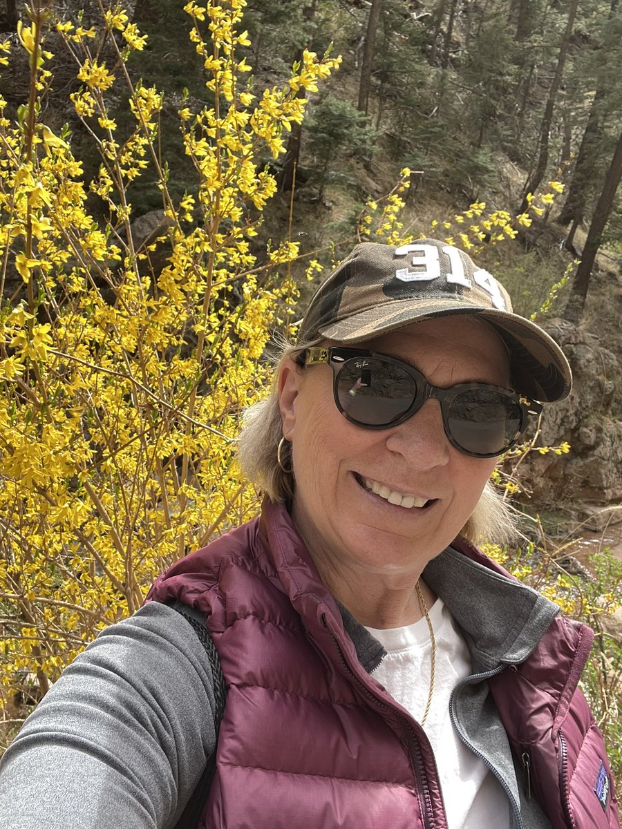 katie314fischer's tweet photo. My mom always encouraged me to βtake an adventure.β Sheβd have been proud of the latest addition to my story, aka #MothersDayPreGaming πΉ with #FrontlineFischer.
Zip-lining across the #RoyalGorge
#GardenOfTheGods
@seven_falls
@PikesPeakSummit
#HappyMothersDay
#LiveYourList https://t.co/jpToT1SBhC
