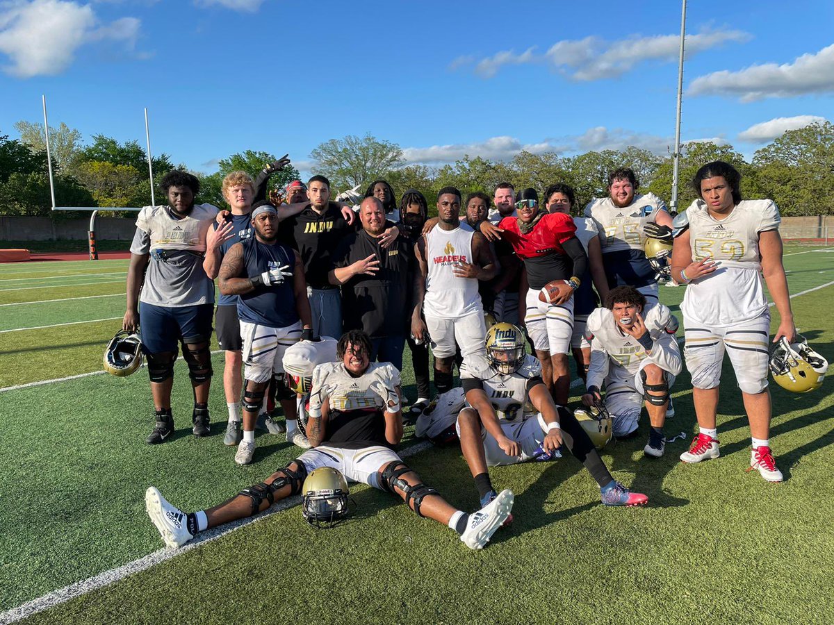 4’s Ups 🏴‍☠️ Spring Was A Success <a href="/Coach_Landgren/">Kurt Landgren</a> <a href="/CoachDonerson/">Keith Donerson</a> @CoachMcCollom 🥷🏾🖤