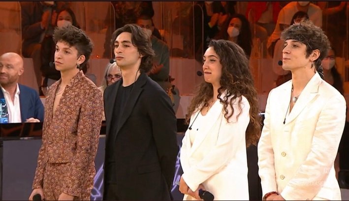 lvnat1ca's tweet photo. MA VI RENDETE CONTO CHE POTEVAMO AVERE LA FINALE ALEX-LDA-LUIGI-SISSI-MICHELE-
CAROLA E CI HANNO PRIVATO DI TUTTO CIÒ? #Amici21 #caroligi https://t.co/pbg3sxylgq
