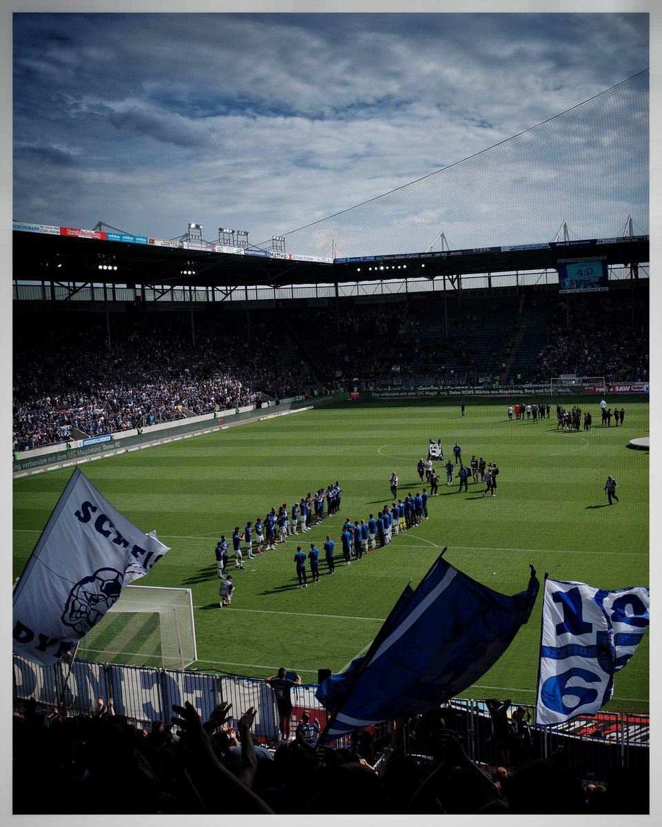 xian_md's tweet photo. Peter Fechner überall - aufm Platz und auf den Rängen.
#einmalimmer
#FCMM60 https://t.co/COHgW7DME1