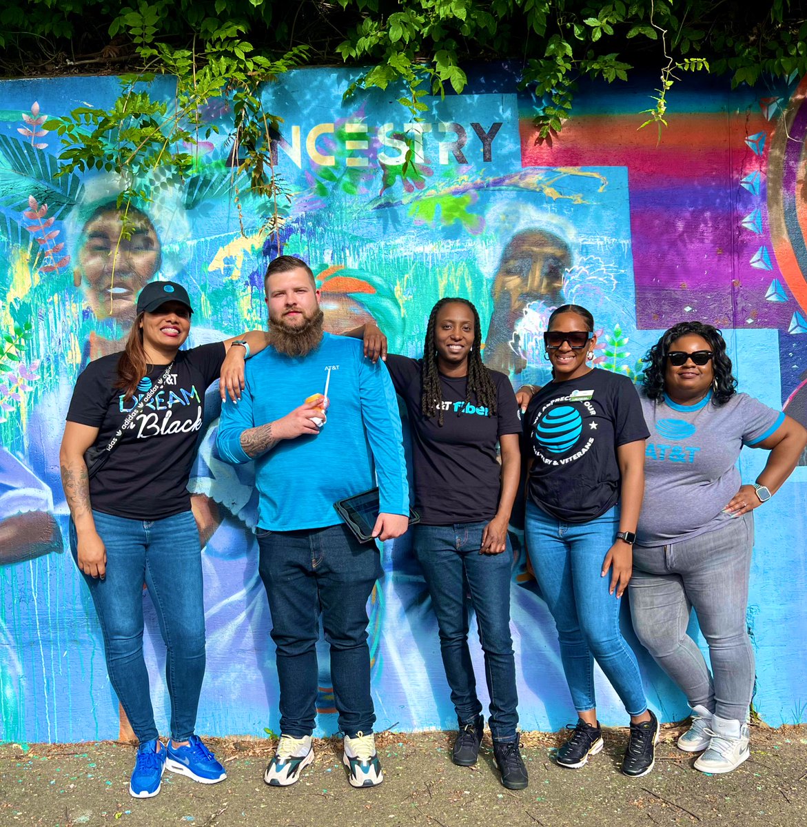 AT&amp;T + Food Trucks = 💙😋😊 #FoodTruckSaturday #BestNetwork #BestFood #hurricaneCharlotte #NCstorm #FoodfortheSoul