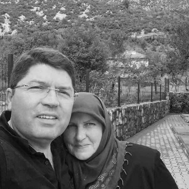 yilmaztunc's tweet photo. Büyük ve unutulmaz emekleriyle bizleri  yetiştiren annelerimizin haklarını hiçbir zaman ödeyemeyiz.
Başta vatan uğruna evlatlarını feda eden Şehit ve Gazilerimizin anneleri ile 1,5 yıl önce Hakk’a uğurladığımız sevgili annem olmak üzere tüm annelerimizin #AnnelerGünü kutlu olsun! https://t.co/yVvysHusVL