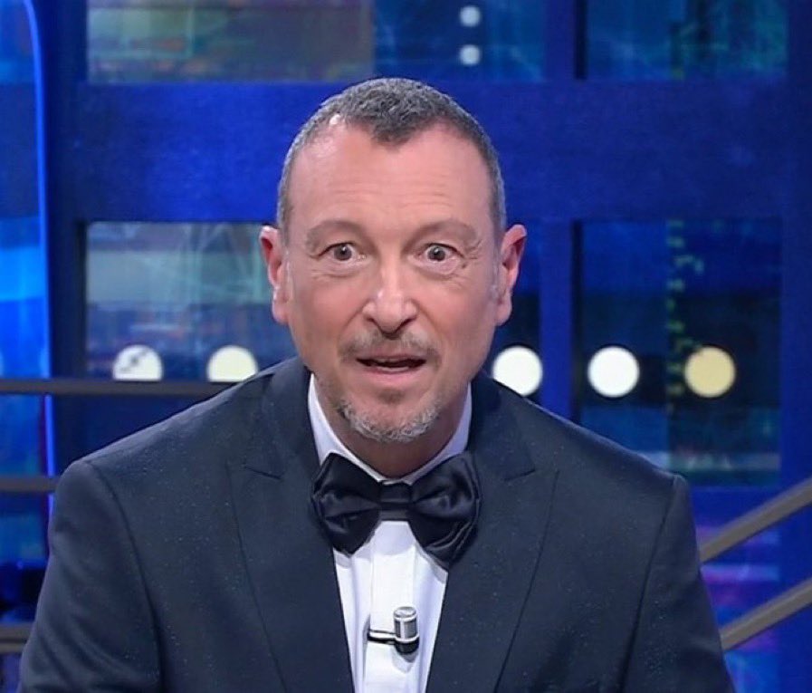 itsgiulix's tweet photo. Intanto Dario da dietro le quinte: #Amici21 https://t.co/8j3Apmn2WS