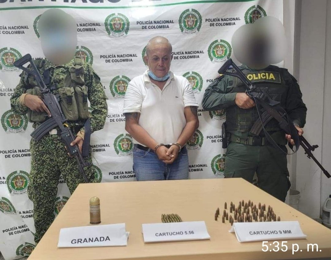 ElcuchoH's tweet photo. CAPTURADO PRESUNTO
COORDINADOR DEL PARO
ARMADO EN SUCRE 

Cinco presuntos integrantes del Clan del Golfo fueron capturados en el barrio El Salvador de Sincelejo.
Gracias 
@PoliciaColombia 
@COL_EJERCITO 
Por sacar estás terroristas de las calles
Nota
5 votos menos para Petro😎 https://t.co/83cbeqqwlJ