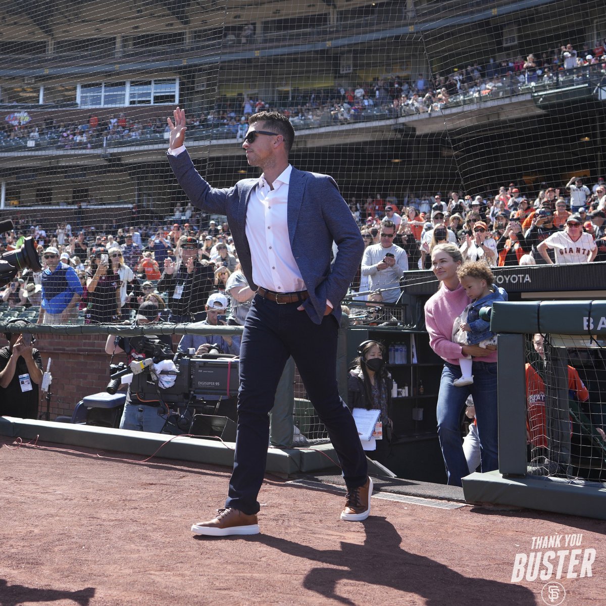 SFGiants's tweet photo. Welcome home, @BusterPosey 👏 https://t.co/bocVc8XJqr