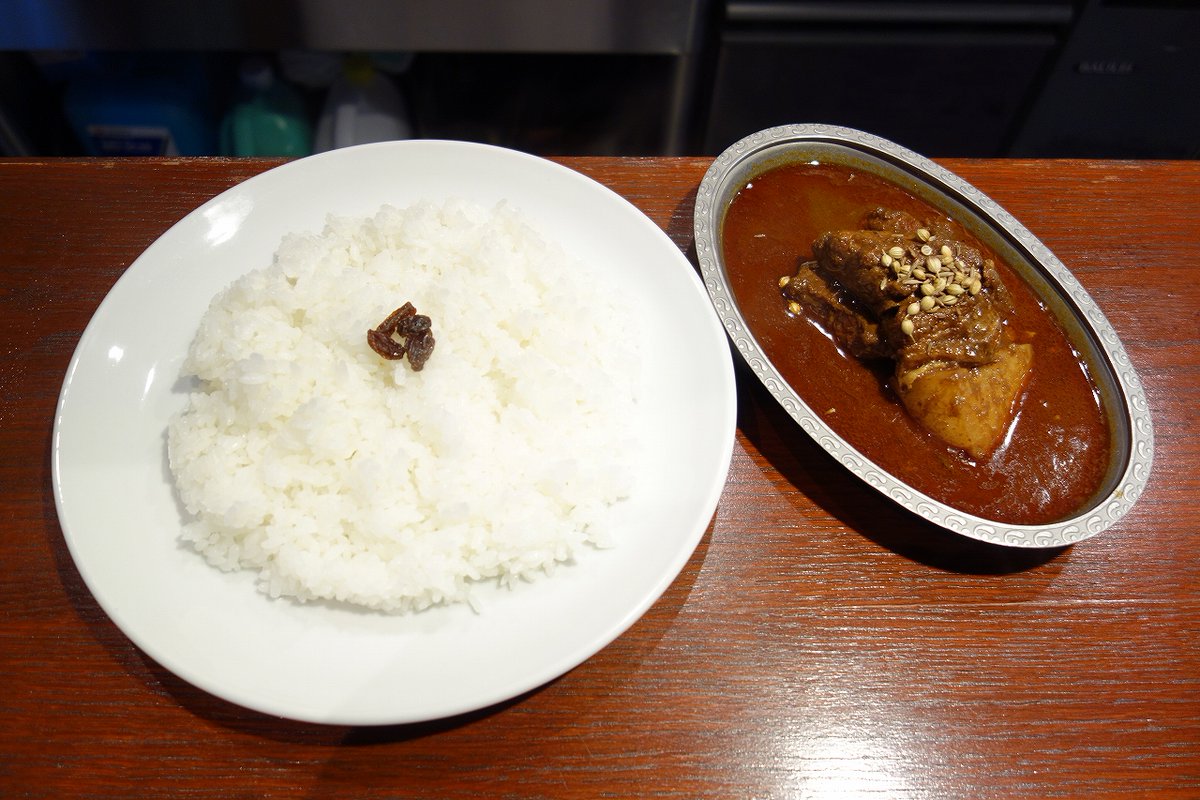 rakusyoku's tweet photo. 北千住のDEVIL CURRYさんでいただいたデビルカレースペシャル(^^)
辛いけど美味いです。
#DEVILCURRY #デビルカレー https://t.co/0UFGjLHy1p