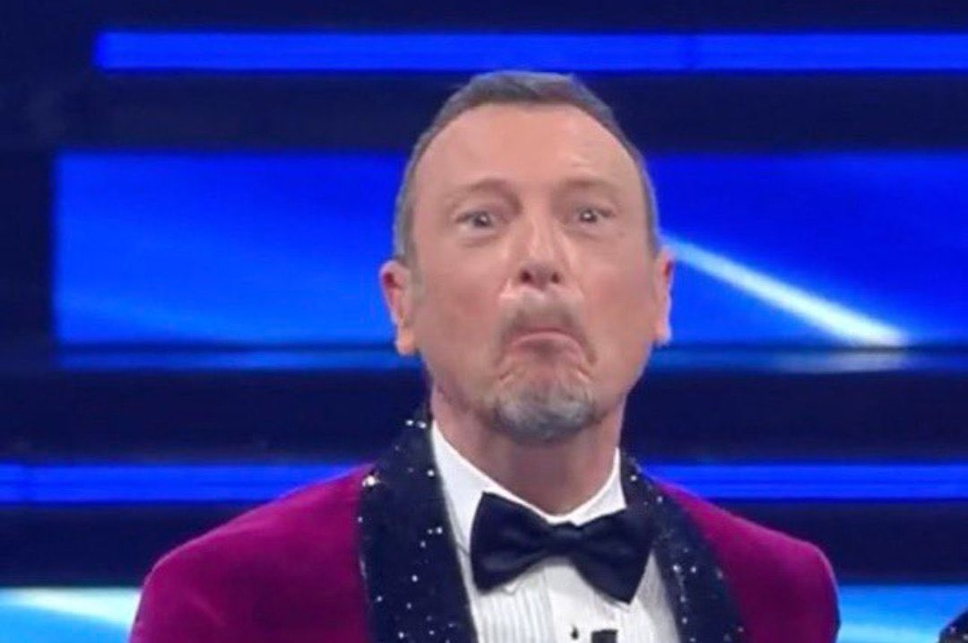 bordeex's tweet photo. A Dario hanno detto che i posti sono limitati per far andare avanti il teatrino 🤡#Amici21 https://t.co/30LIP8N6yY
