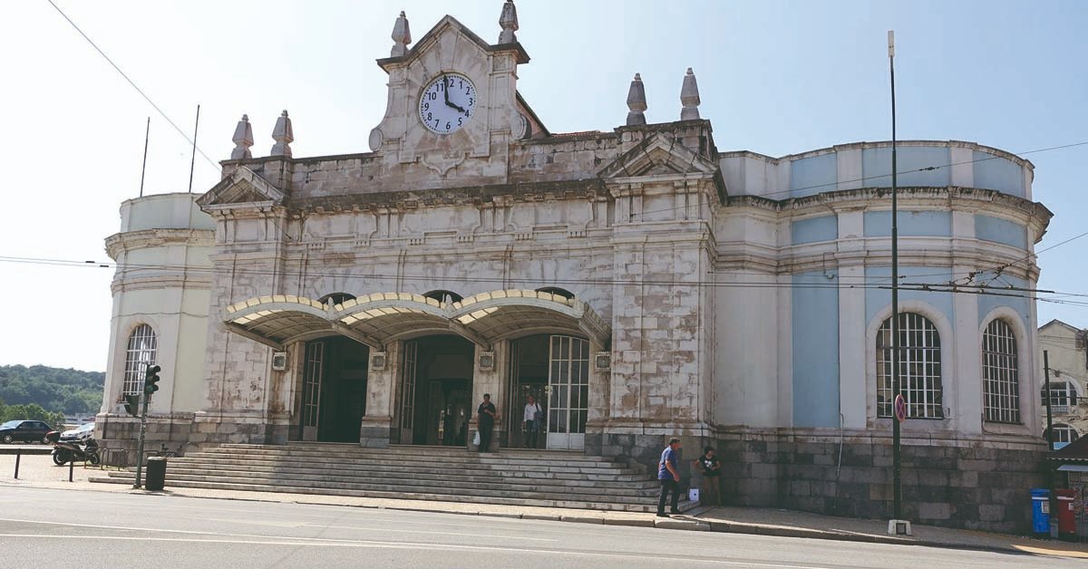 COIMBRA-A pólo Europeu do <a href="/MuseudaLingua/">Museu da Língua Portuguesa</a>  Portuguesa formalizado em <a href="/muncoimbra/">Município de Coimbra</a>, secretário <a href="/sergiosaleitao/">Sérgio Sá Leitão</a> diretora <a href="/rmotta/">Renata Motta</a> do Museu <a href="/UnivdeCoimbra/">Universidade de Coimbra</a>  Luís Silva <a href="/FCTUC/">FCTUC</a>  e Sec <a href="/MinCulturaPortu/">MinCulturaPortuguesa</a>. A <a href="/apbra200/">APBRA200</a> e o <a href="/200anos200livr0/">200anos200livros</a>  neste  momento histórico. Outra estação com luz