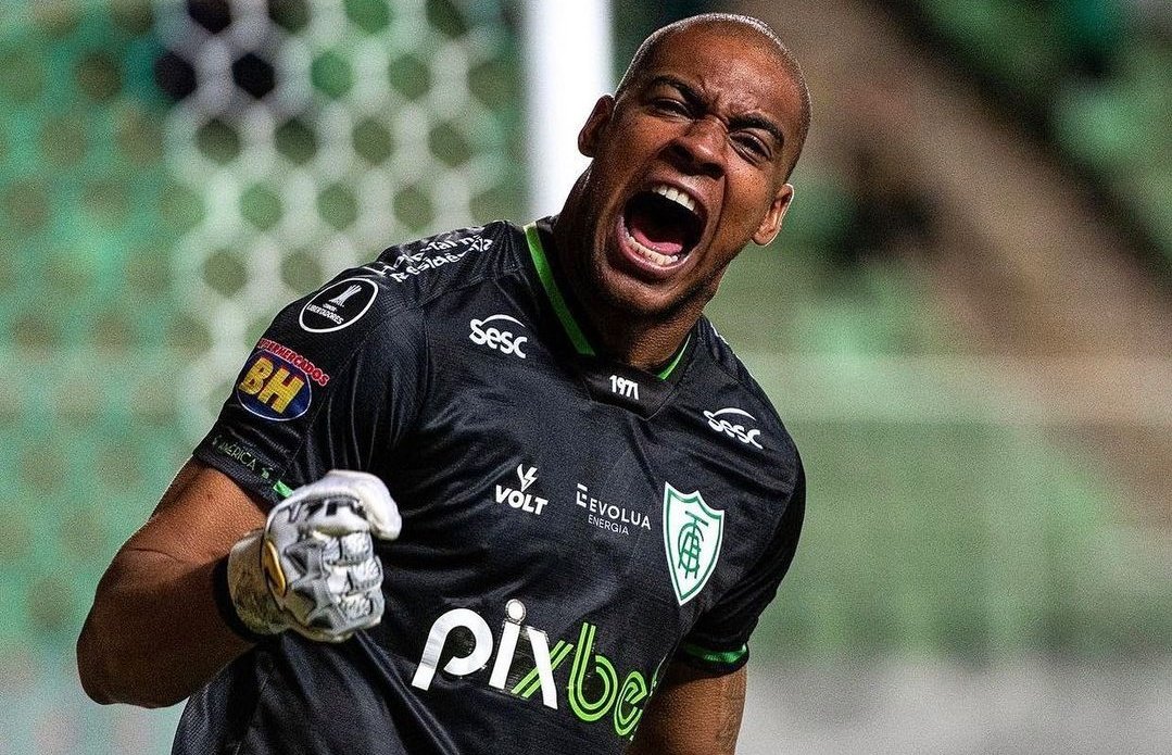 NeryCarmo's tweet photo. O que esse cara ta pegando 
Que goleiraaaaçççoooo @AmericaMG https://t.co/rIkRkmz67O
