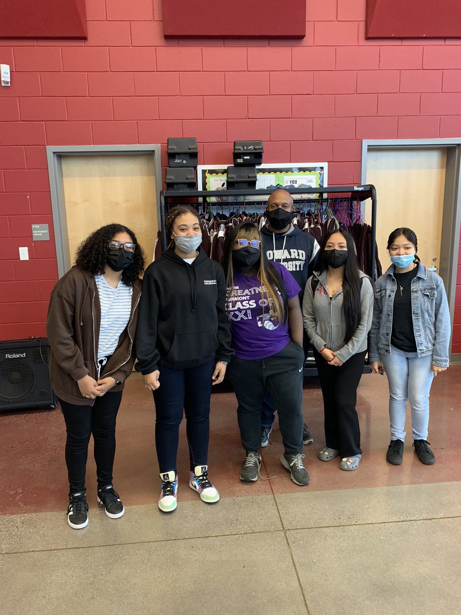 LoniceMentors's tweet photo. This was our last session of Hornet Academy.  9th and 10th  gr Ss and Ts showed up for themselves for 6 weeks.  Ss improved academic skills, earned SLHs, and bonded. I am grateful we had the opportunity to create this experience for them.  #StrongerTogether #finishin4 https://t.co/kyJhFafNSD