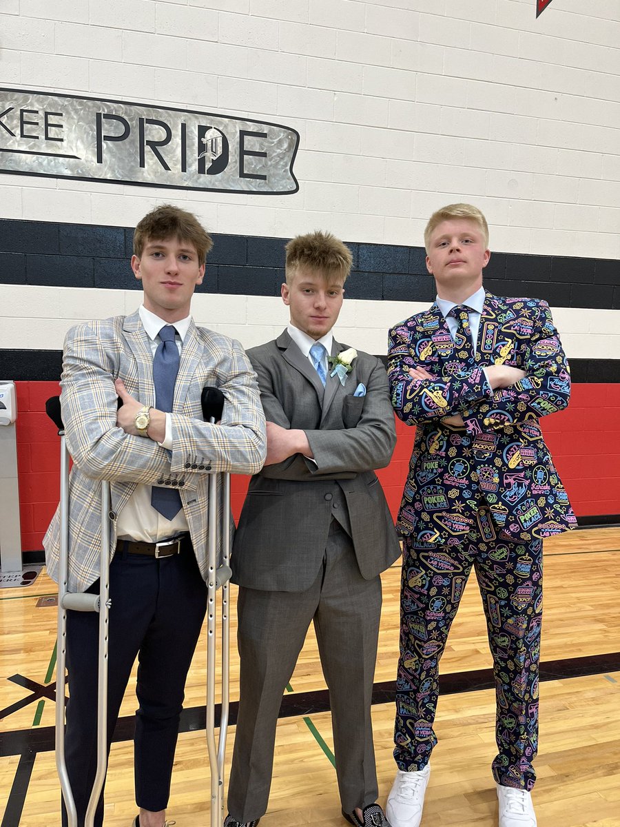 PewaukeeHoops's tweet photo. Like woah 😎
#SrProm https://t.co/6ElBE4SaOu