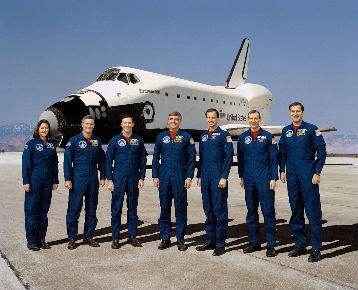 AstroScholarFdn's tweet photo. Join us in celebrating the #30thAnniversary of #SpaceShuttle Endeavor’s maiden flight, the launch of #STS49!

During their nearly 9-day mission, the STS-49 crew set a record for conducting the first #spacewalk with 3 #astronauts!

#Endeavour #Space #NASA 

📸: @NASA https://t.co/u3J8PtgyKY
