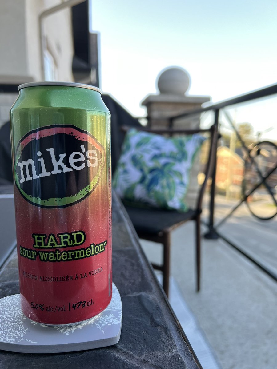 ZoeyLapointe's tweet photo. @MikesHardCanada season has begun on the patio 🥰🇨🇦 https://t.co/uhQxn3RGrB