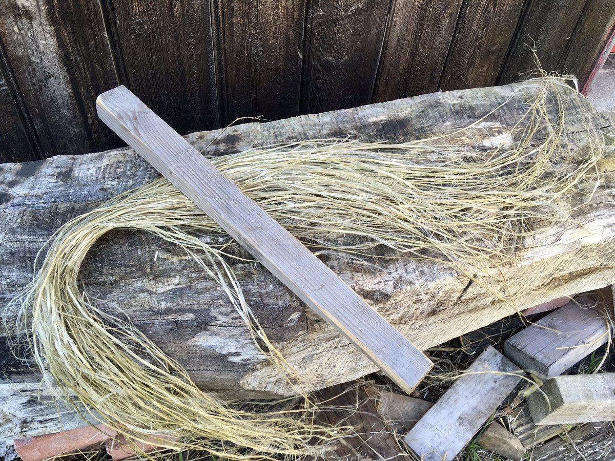 mudarrisa's tweet photo. It’s been a while, but a perfect sunny day inspired me to work on the next stage of my #flax processing. #experimentalarchaeology #NOSAS #plant #fibre https://t.co/1O7sbZzpGX