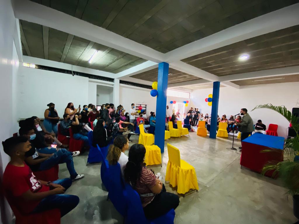 petterzamora's tweet photo. #JuventudDeportivaDeOro
El inicio de la escuela de formación y emprendimiento del Instituto Municipal de la Juventud permitirá la capacitación de los primeros 198 Jóvenes para el tercer trimestre del año en curso. 🇻🇪 https://t.co/U9eHVIleiG