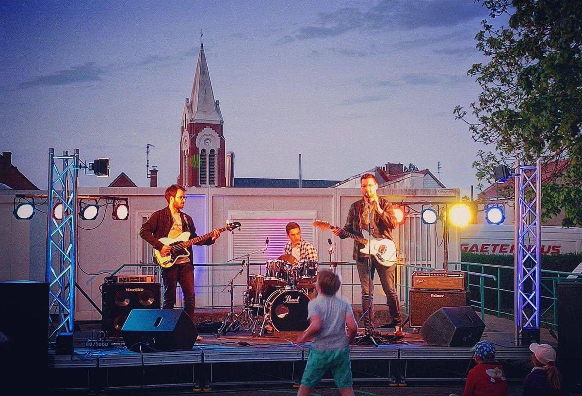 Onezeroff_'s tweet image. Ce fut une bonne soirée 🙂

#onezero #onezeroproject #concert