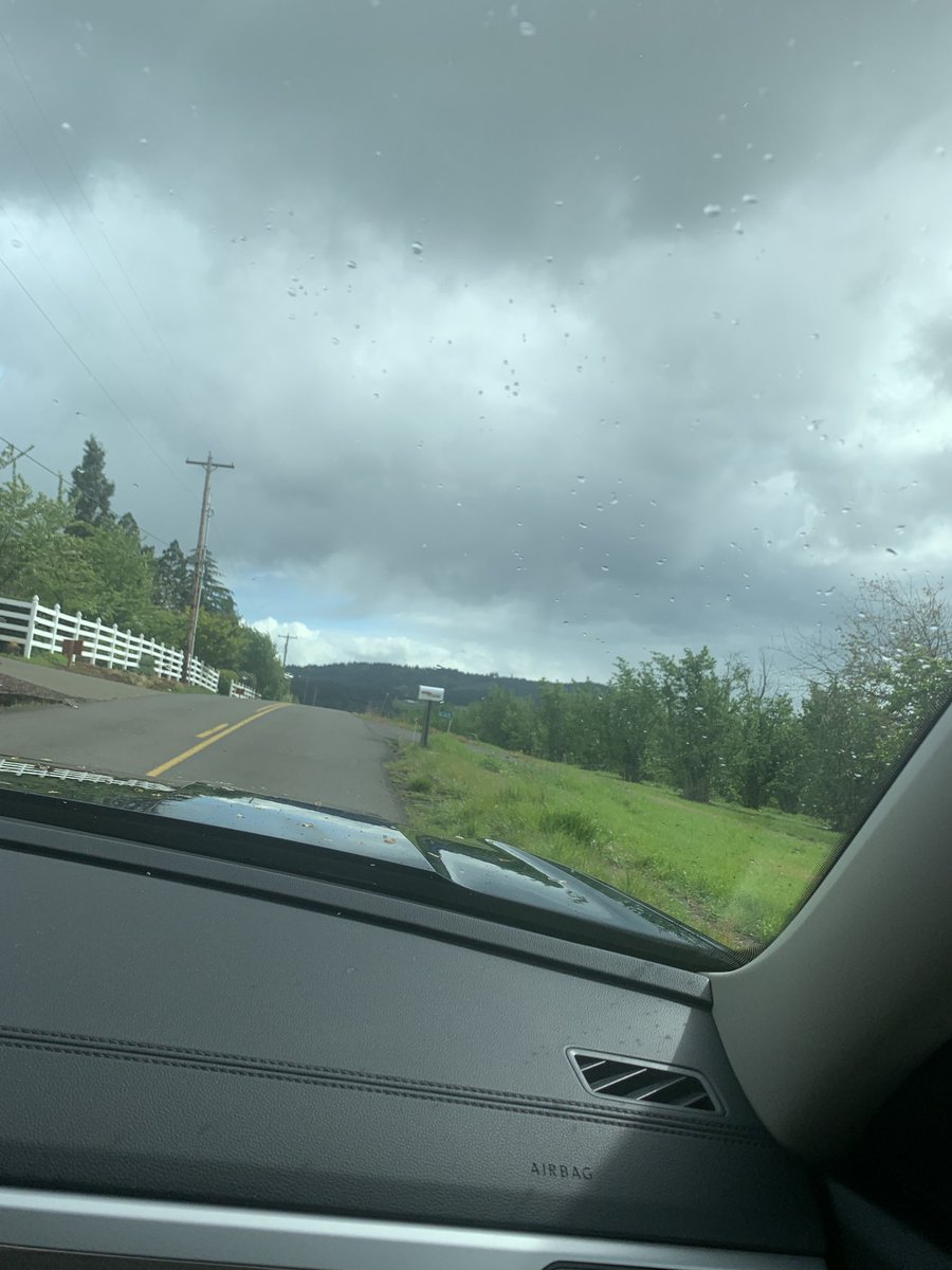 l_pennella's tweet image. Storm clouds