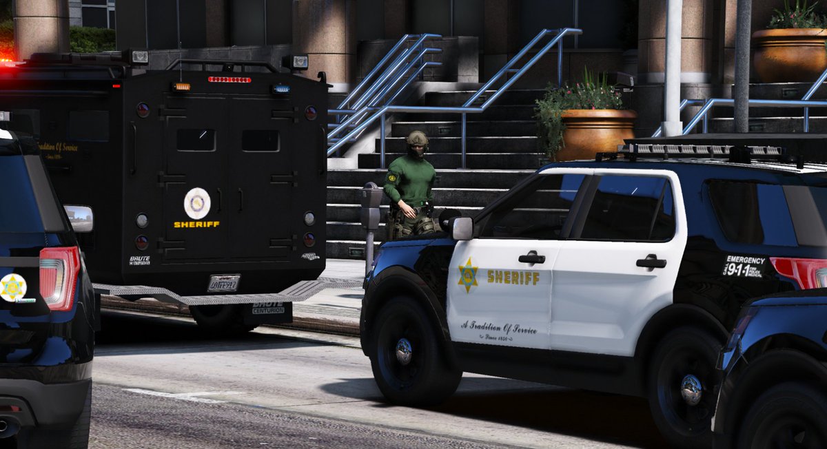 LSSD_DB's tweet photo. Aujourd'hui, 6 personnes ont été placées en garde à vue par le #LSSD dans le cadre de l'enquête sur le kidnapping du Gouverneur Donovan Carter. Ces 6 personnes sont suspectées d'avoir participé à l'enlèvement ou d'avoir manqué à leurs obligations, favorisant l'enlèvement https://t.co/yYguPriBP4