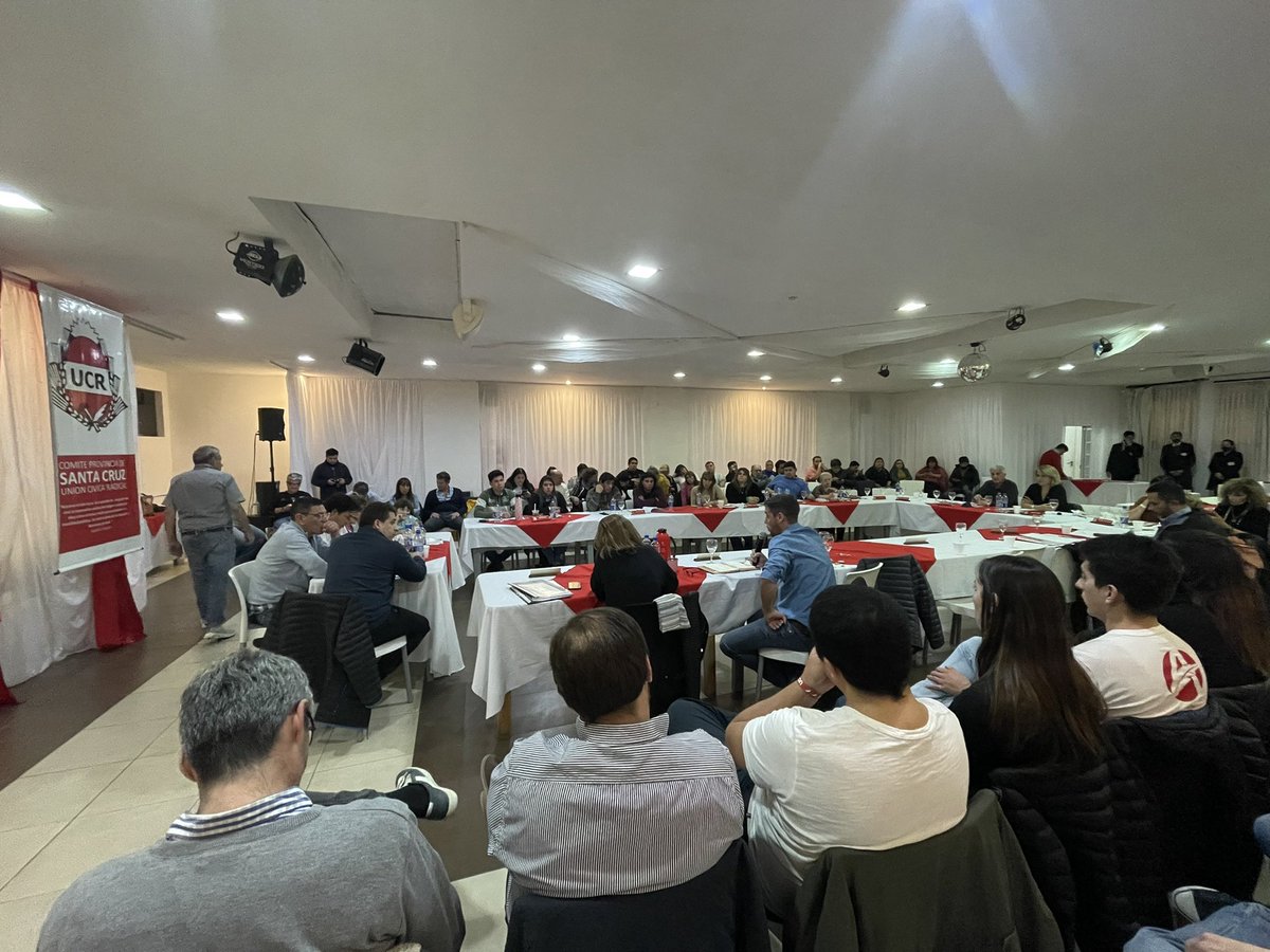 EduardoCostaSC's tweet photo. Seguimos debatiendo en la Convención de la UCR Santa Cruz Construyendo el Cambio @UCRNacional @UCRSantaCruz https://t.co/iJWbousiOS