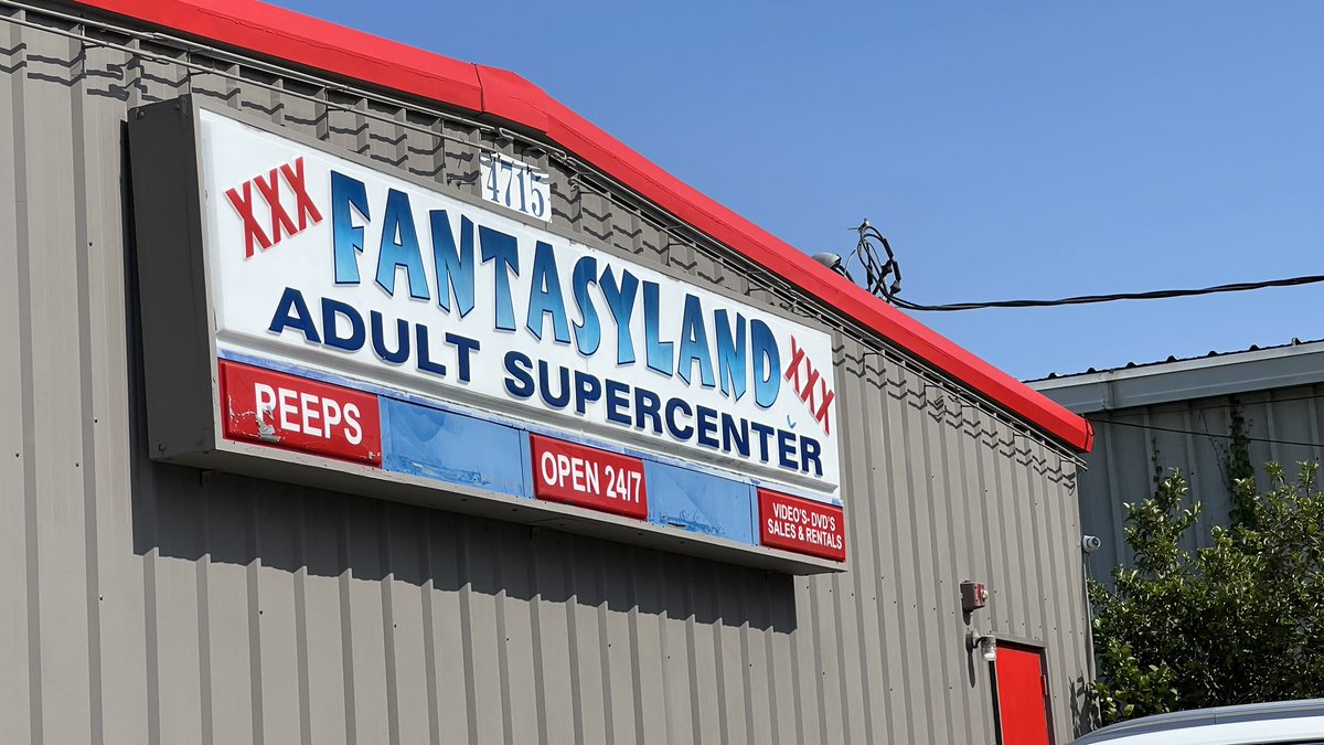 FantasyLandTPA's tweet photo. This is a new account, I see a lot of theater accts go dead after awhile so I plan to keep this active. If you know about #FantasylandTampa feel free to follow and say hi! (Not affiliated with Fantasyland) https://t.co/5yMUaL0IRa