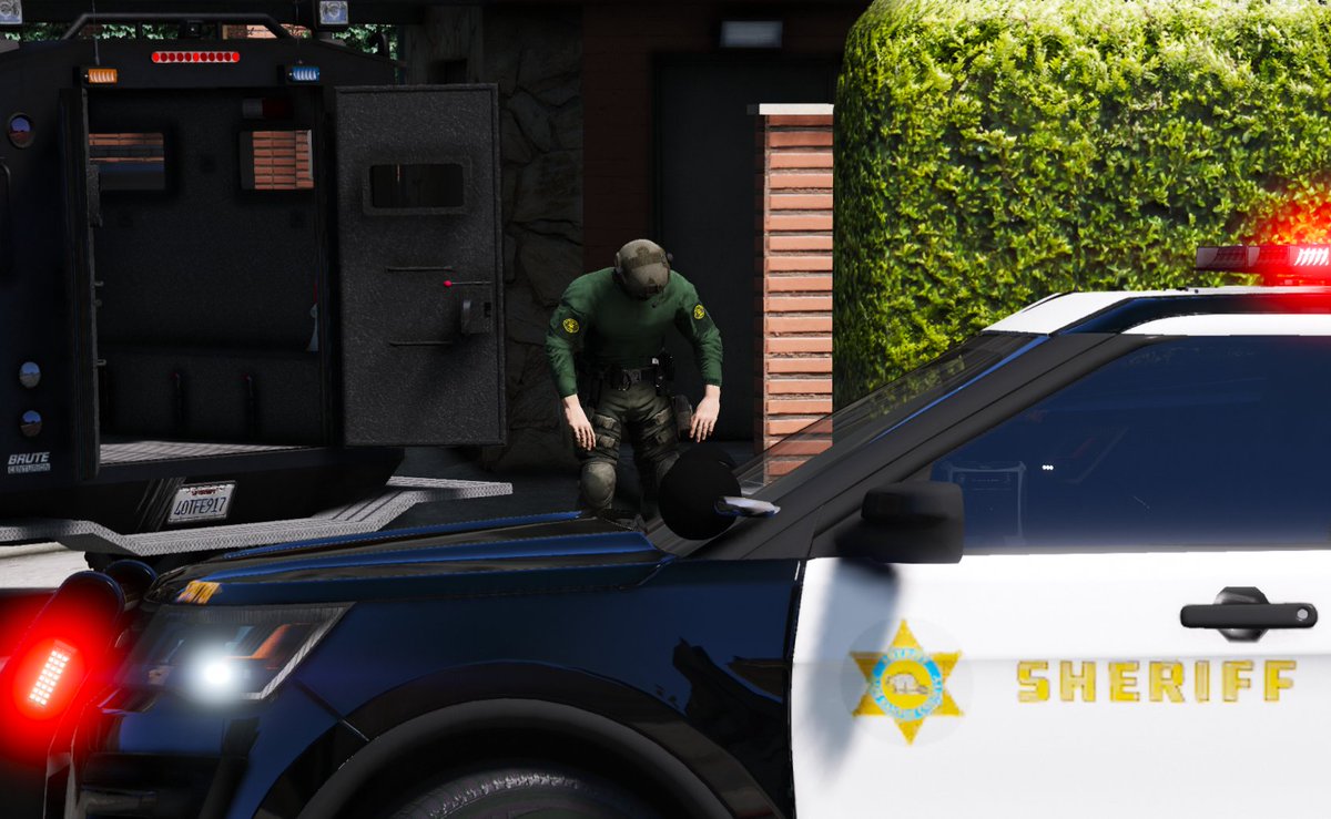 LSSD_DB's tweet photo. Aujourd'hui, 6 personnes ont été placées en garde à vue par le #LSSD dans le cadre de l'enquête sur le kidnapping du Gouverneur Donovan Carter. Ces 6 personnes sont suspectées d'avoir participé à l'enlèvement ou d'avoir manqué à leurs obligations, favorisant l'enlèvement https://t.co/yYguPriBP4
