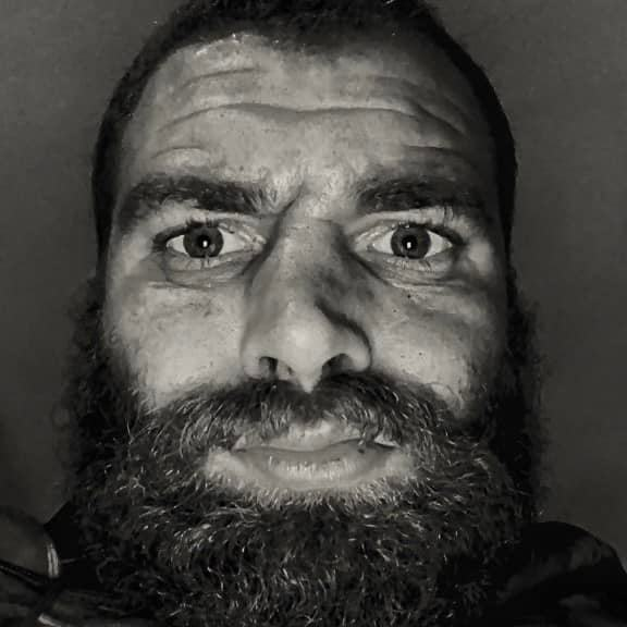 🇺🇦defender Serhiy Volyna writes from Azovstal: "It is as if I found myself in some hellish reality show where we, military,are fighting for life, using every chance,&amp;the world is watching an interesting story. This is real:pain, suffering, hunger, torment, tears, fear, death" 1/2