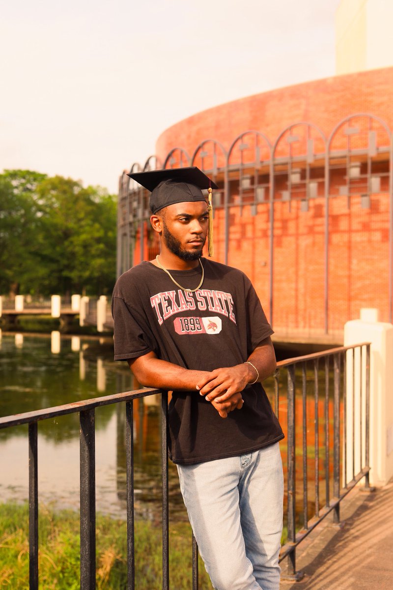 Mama we made it! 🎓🙌🏾