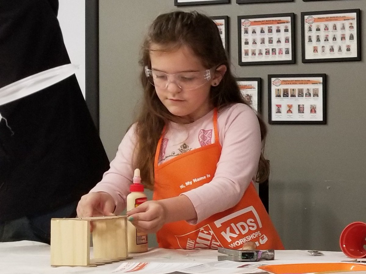 LynnieB14's tweet photo. So good to have the kids workshop back in the store! Live goods dressed up and ready for a busy weekend! #lovemyjob @HomeDepotWLeb https://t.co/g18kxmBWeO