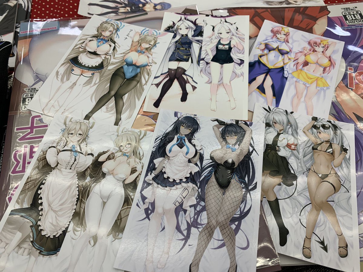 抱き枕はブルアカあたりをちらほら持っていきます 