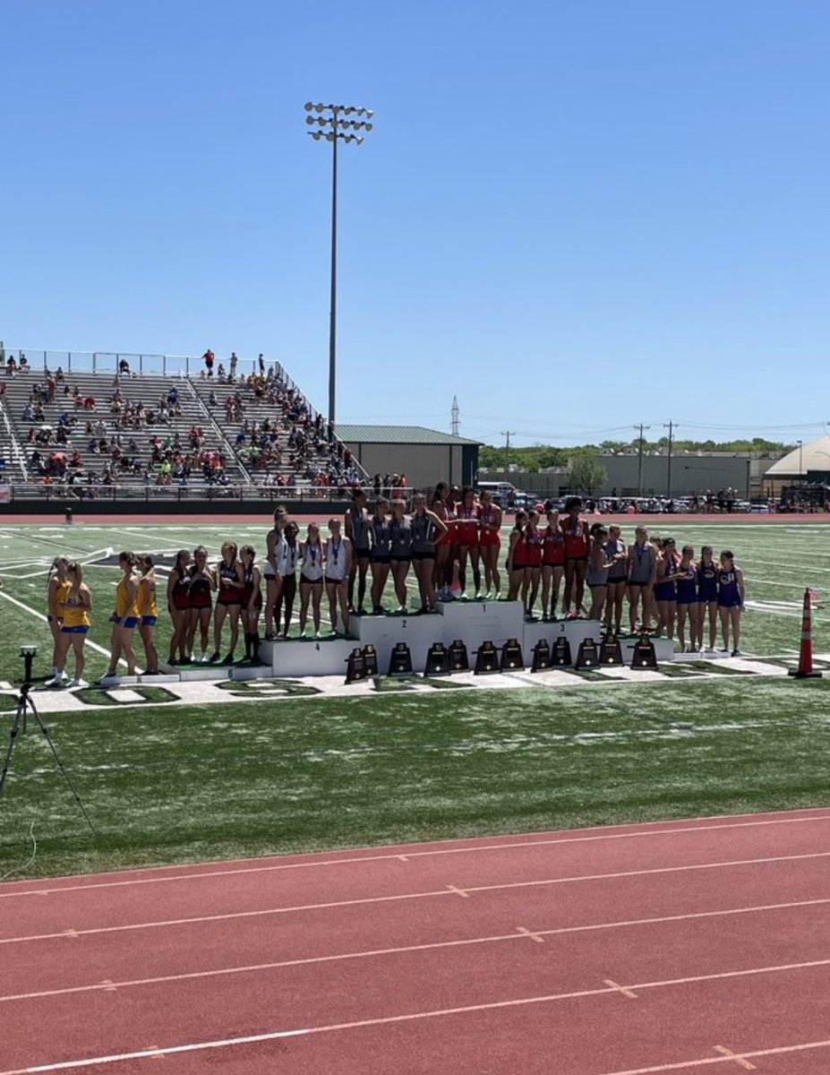 MadisynCrandall's tweet photo. 4a 4x100m STATE CHAMPIONS!!! Beyond proud of these girls and all of the work they put in at practice! Couldn’t ask for better teammates!🥇💕 https://t.co/CXDrph82MX