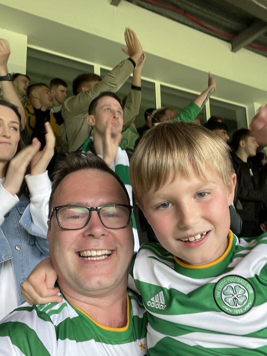 This is how it feels to be #CelticFC amazing to share today with my oldest bhoy.. reminisced about ‘86 at Love St with my Dad and <a href="/BryanMc77/">Bryan</a>