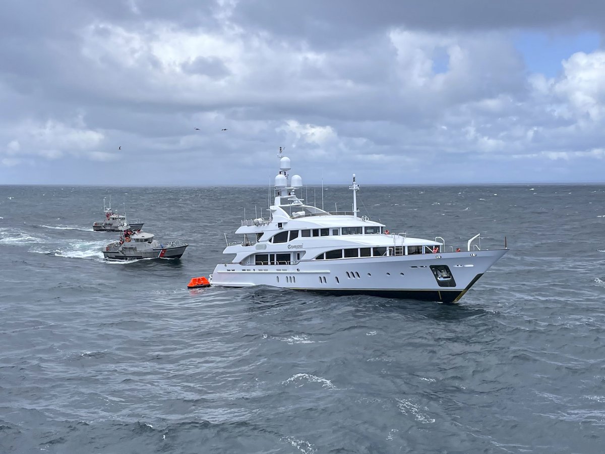 USCGNorthwest's tweet photo. 47-foot Motor Lifeboats from Station Grays Harbor and Station Quillayute River can be seen in the first photo. There continues to be no medical or pollution concerns. https://t.co/sygSNu0swj