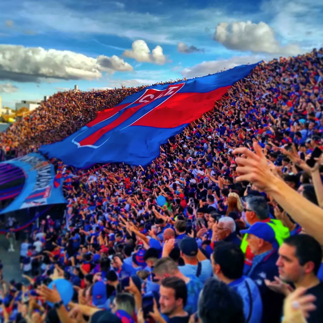 f_giussani's tweet photo. Señores vengan a ver, esta es la banda más loca 🔵♥️🔵 https://t.co/jotg1wc2Mm