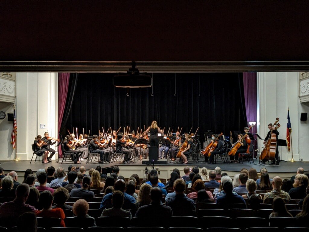PurplePups's tweet photo. Lanier’s Sinfonia orchestra performed side-by-side with @ECHOrchestra last night! @aletacole #energycorridor #houstonmusicians https://t.co/icqdYcALI1