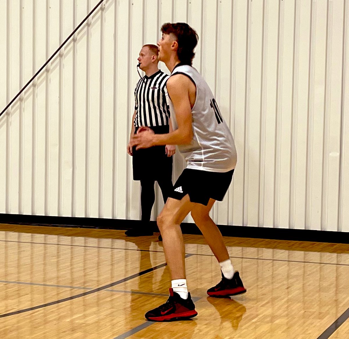 Checking out travel ball in Cincinnati this weekend, we was impressed in the first game of the day with Prestonsburg wing Kaden Allen, he shot the ball extremely well from long range. When this kid learns how to use his length on the defensive side, he will become a big name!!