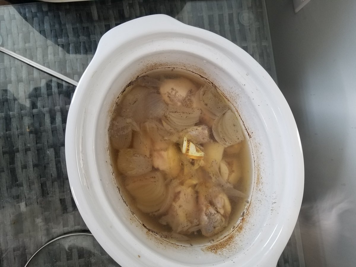 Howlingmutant0's tweet image. If anyone&apos;s wondering about the difference between an italian and an Irish family my mother made whatever the fuck this is for Thanksgiving