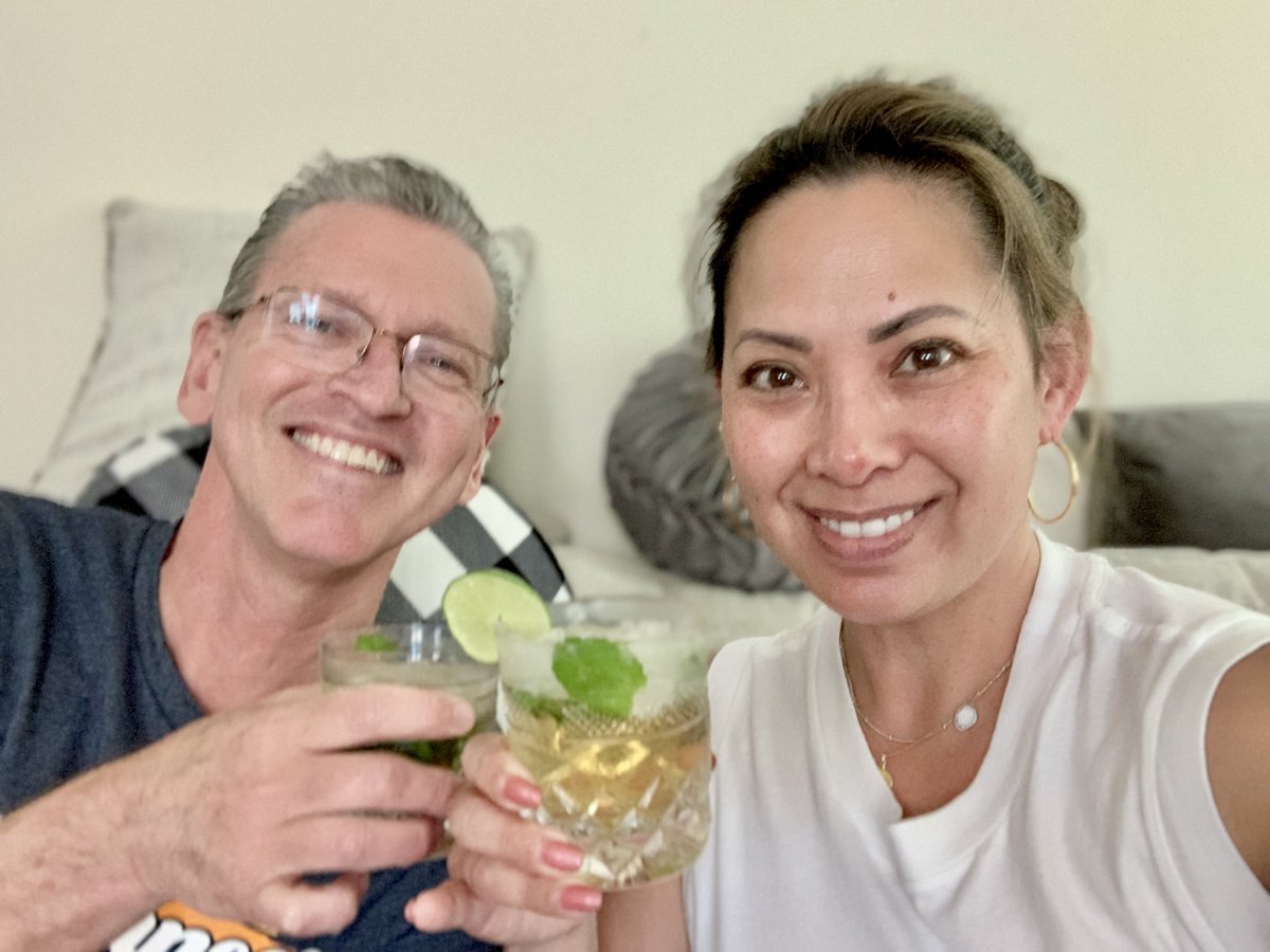 TheTravelphile's tweet photo. #mintjuleps for the #KentuckyDerby2022! Congratulations @SONNYLEON1 and Rich Strike! ¡Felicidades! #redtrracing #ericreed @MercuryEquine https://t.co/aVPtAoGJ4g