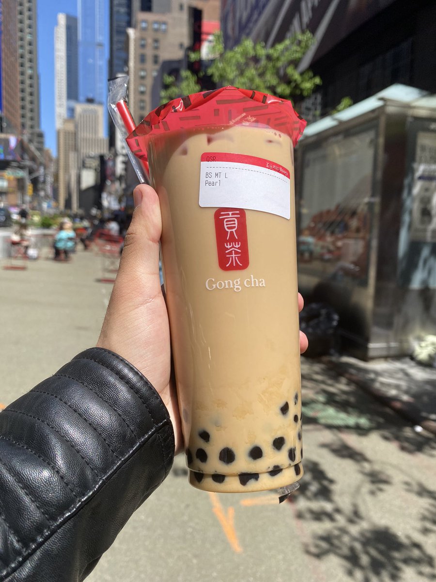 ChromaticAMAN's tweet photo. @hiddlegirl взял bubble tea в Gong Cha. Более вкусного и освежающего я ещё не пробовал. https://t.co/HowG4fQ3Nj