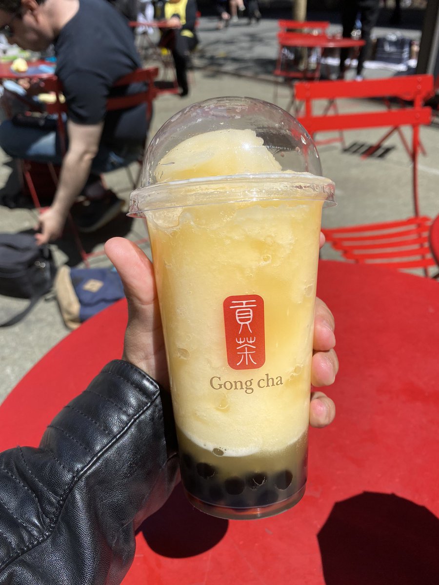 ChromaticAMAN's tweet photo. @hiddlegirl взял bubble tea в Gong Cha. Более вкусного и освежающего я ещё не пробовал. https://t.co/HowG4fQ3Nj