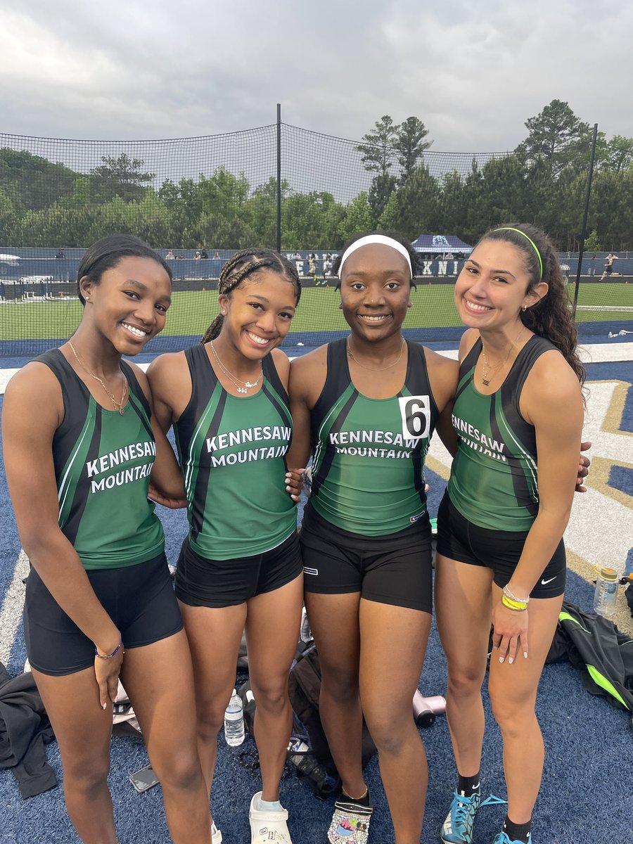 Simi, Quinn, Kayla, &amp; Izzy finish the girls day by  qualifying in the  4x400 relay. State Championship next week!