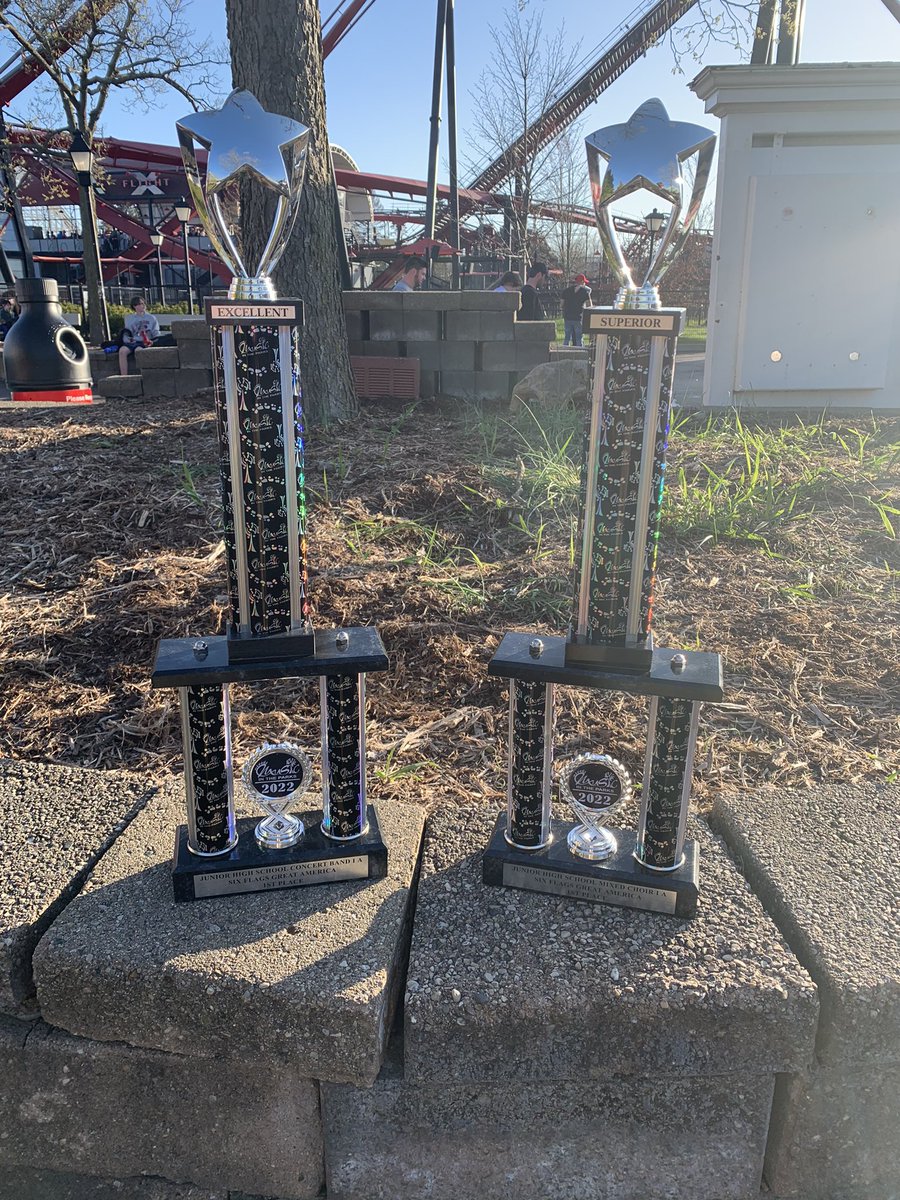 mrbarshinger's tweet photo. JH band and choir take first place in the Music in the Parks Junior high division at six flags! Great job to all!! https://t.co/lVdRUEVWHq