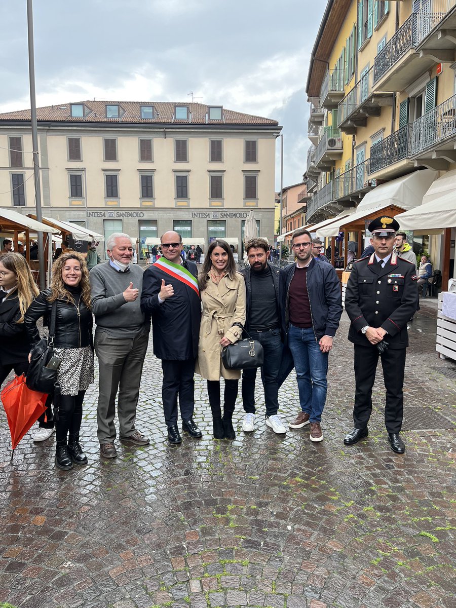 GioBertazzoli's tweet photo. Inaugurazione nella nostra Sarnico della nona edizione di “Un Lago diVino”, con oltre 45 cantine della Valcalepio e Franciacorta.

Vi aspettiamo numerosi anche domani per le degustazioni e non solo!

😜👍🏻🔝🍷🍷🍷

#ComuneSarnico
#SarniCom https://t.co/UOXAve29OI