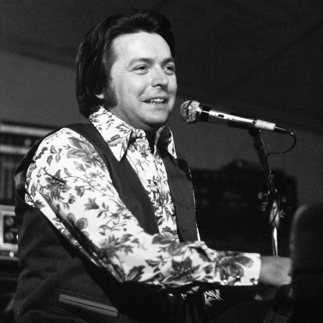 _TexasForever's tweet photo. RIP Mickey Gilley 

Country music legend 

Urban Cowboy 

Opened one the of best dancehalls in Pasadena, TX Gilley’s in 1970 and burned down in 1990 https://t.co/zafvTfl3TB