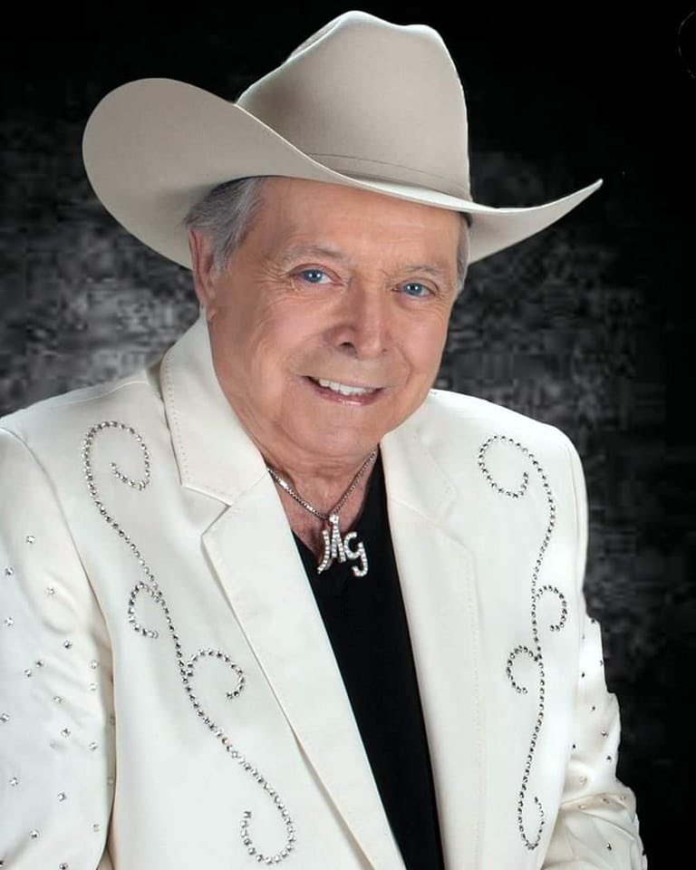 _TexasForever's tweet photo. RIP Mickey Gilley 

Country music legend 

Urban Cowboy 

Opened one the of best dancehalls in Pasadena, TX Gilley’s in 1970 and burned down in 1990 https://t.co/zafvTfl3TB