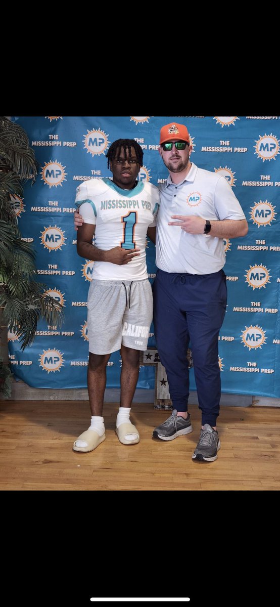 _1wayjay's tweet photo. Very excited to announce that I will be continuing my academics and athletics  at Mississippi Prep. I am now in the class of ‘23 and my recruitment is 100% open. Thank you to all the people who helped me during this tough process. Let’s work!! @LilphamMatt_QB @PrepMississippi https://t.co/rKZYerQz7s