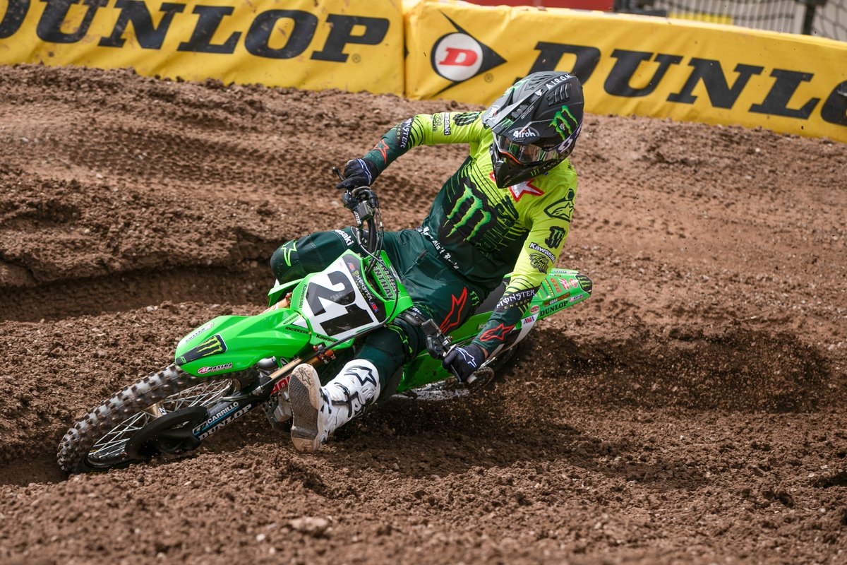 UltimateMotoMag's tweet photo. Get your @RMFantasySX pics in--racing in Salt Lake City is about to start. Jason Anderson is the fastest qualifier in the #450SX class. Exclusive photo by Will Embree. #SX #Supercross #SupercrossLive #SLCSX #SXSLC #motorcycles #motorcycle #racing https://t.co/pVPq098lHZ