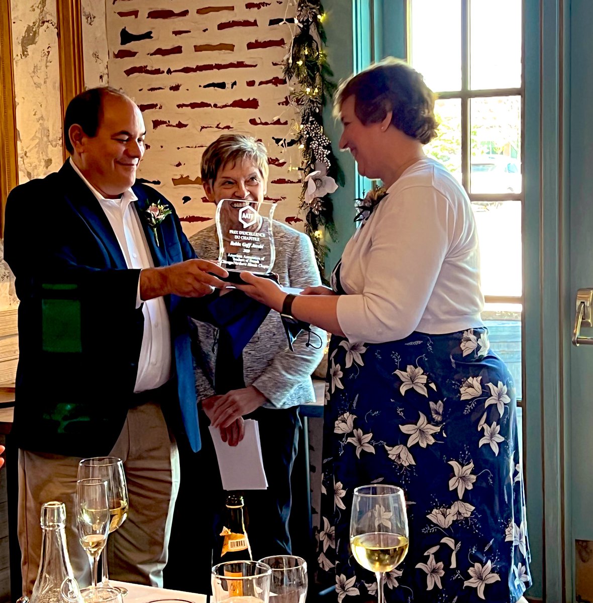 QcChicago's tweet photo. Notre délégué @MWRLimoges a participé à la Cérémonie de remise des prix @AATFChiNIL. Félicitations à tous les lauréats et merci de faire la promotion du français à #Chicago et #NorthernIL avec autant de dynamisme et de passion! @AATFrench https://t.co/FAZ1veXd9e