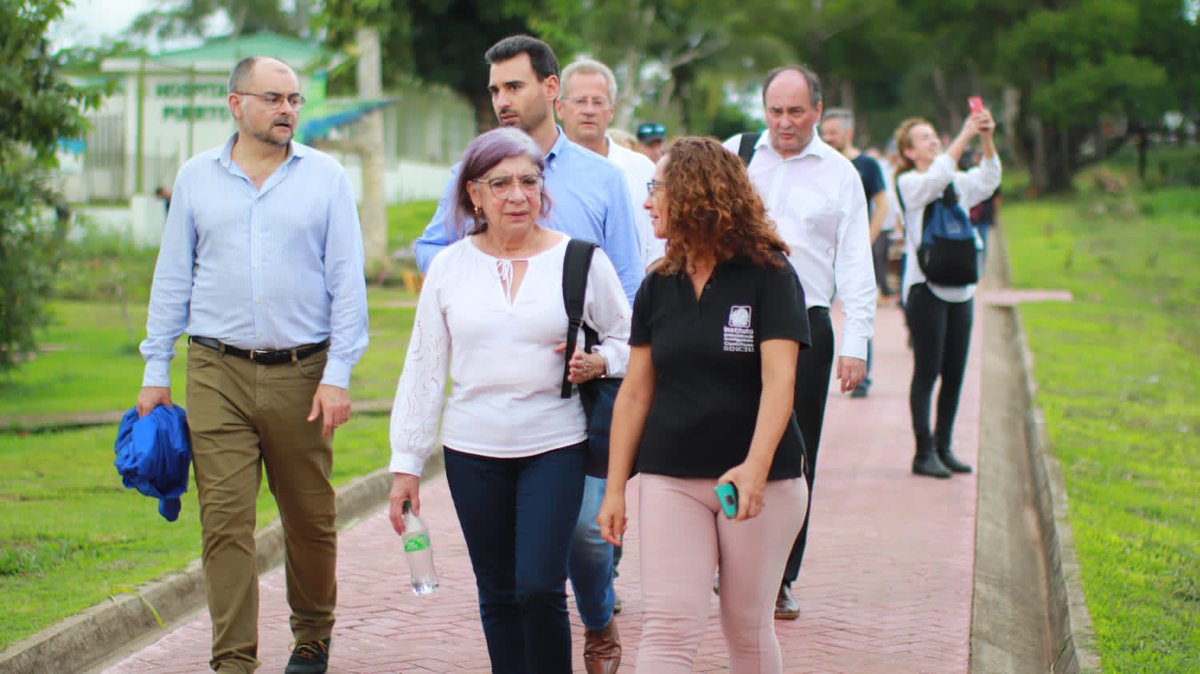 YNAmazonas's tweet photo. La @UEenColombia ya se encuentra en el #Amazonas, en #PuertoNariño se conmemorará el #DíaDeEuropa hoy #7DeMayo. Autoridades del Amazonas, acompañan a equipo de la #UniónEuropea. Todos comprometidos con el cuidado y protección del medio ambiente de la región. 

📸: Wilson Solano https://t.co/5fEQ721B8F