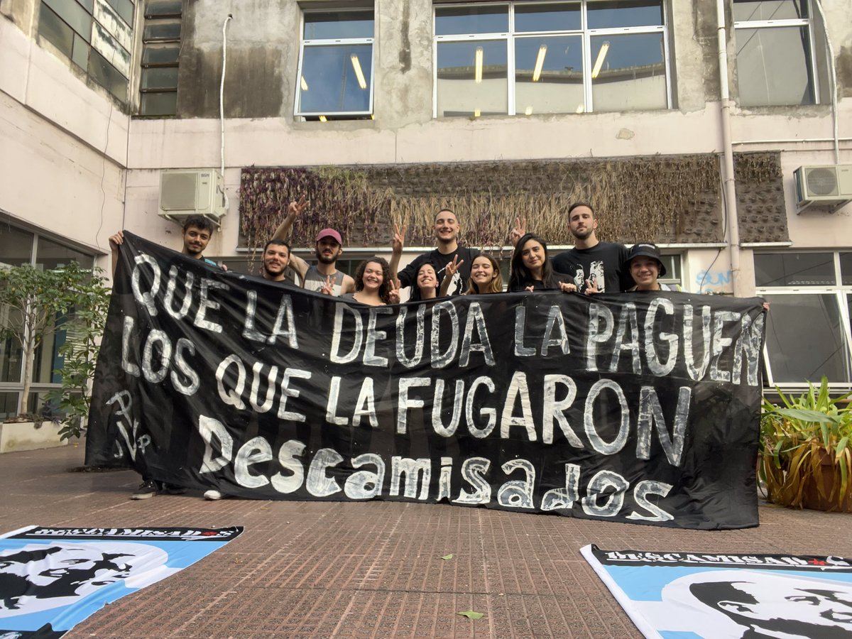 DescaCABA's tweet photo. La paga el pueblo trabajador o los que se enriquecieron.

Sumate a militar para que lxs trabajadorxs no paguemos los platos rotos de la concentración y el saqueo. https://t.co/Nig6ZoljvK