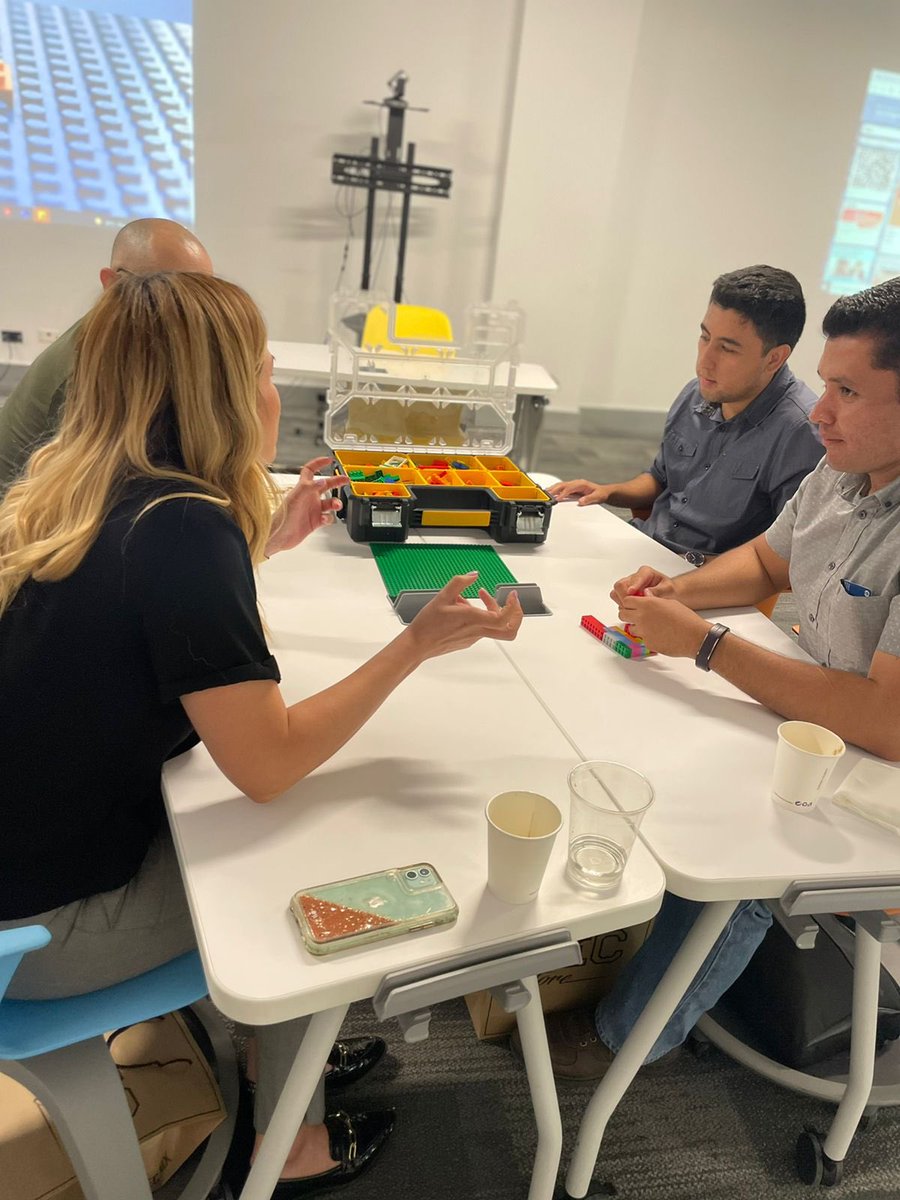 CEDDIE_MTY's tweet photo. Hoy estuvimos en la sesión de inducción dando la bienvenida a los nuevos profesores del Tec de Monterey 
#ceddiecercadeti #ceddie https://t.co/aYQPgK0OYA